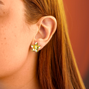 Brinco Dourado Flor Pétalas Espelhadas Cristal Central