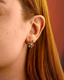 Brinco Dourado Flor Multicolorida Pedras Vibrantes