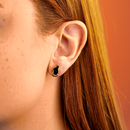 Brinco Dourado Formato Orgânico Preto Central