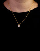 Colar Dourado com Pingente de Trevo em Zircônia Cristal Lapidada