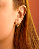 Brinco Dourado Coração Ornamentado Detalhes Prateados