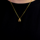 Colar Dourado com Pingente Gota Vazado em Design Geométrico 3D