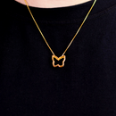 Colar Dourado com Pingente de Borboleta Vazado em Contorno Delicado