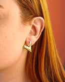 Brinco Dourado Formato V Angular Chevron