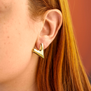 Brinco Dourado Formato V Angular Chevron