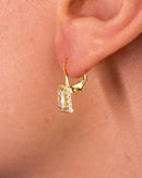 Brinco Pendente Dourado Retangular Cravejado Cristal Central