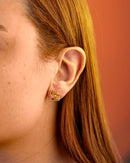 Brinco Dourado Quadrado Trama Entrelaçada Texturizada