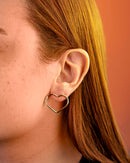 Brinco Dourado Coração Vazado Cravejado Cristais