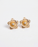Brinco Folheado a Ouro 18k Flor Texturizada com Cristal Central